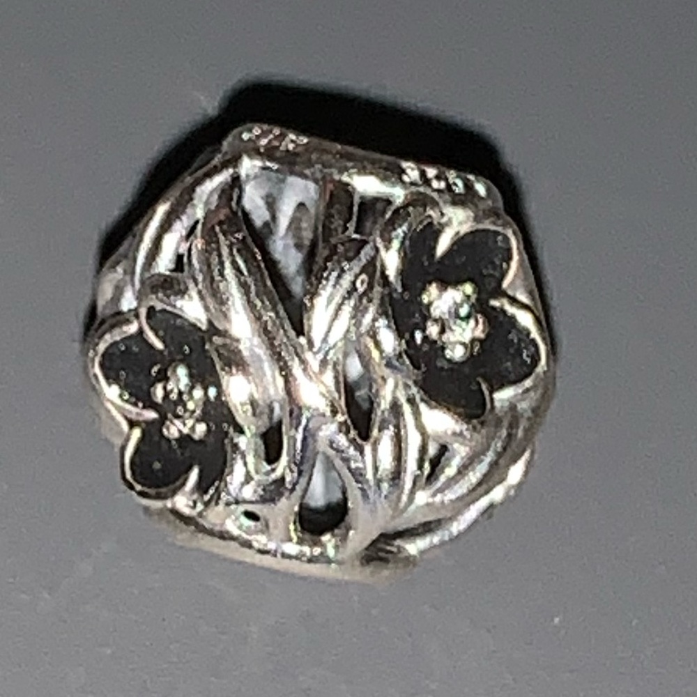Pandora flower charm
